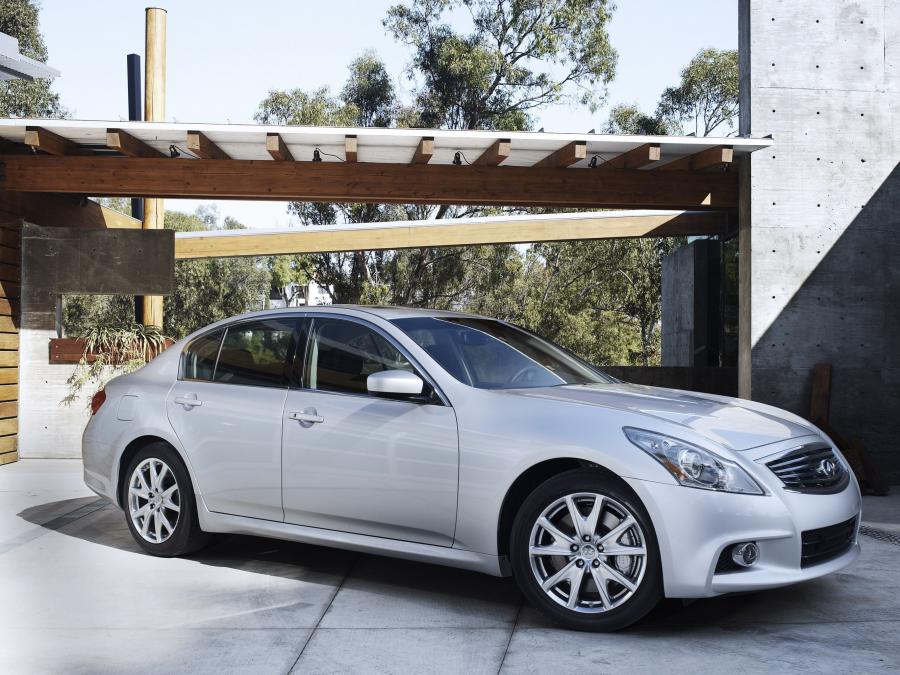  Infiniti G37 2010 года  (EU) (фото 26 из 53)